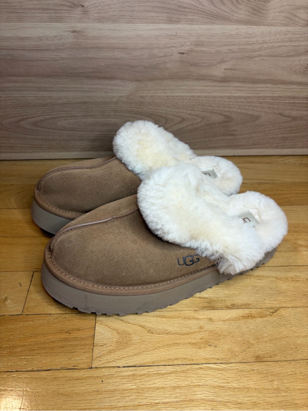 UGG Disquette Slippers - Size 10